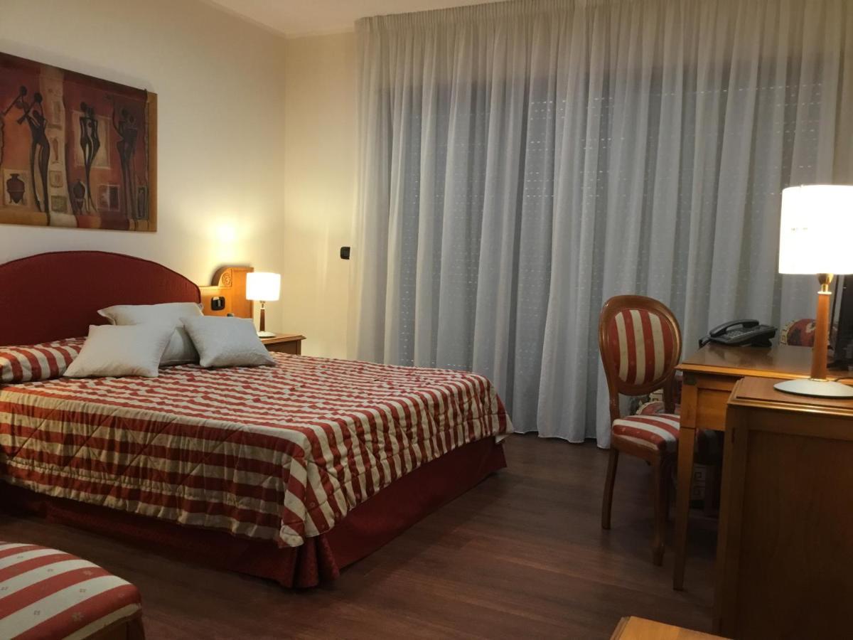 Hotel Erania à Sala Consilina Extérieur photo