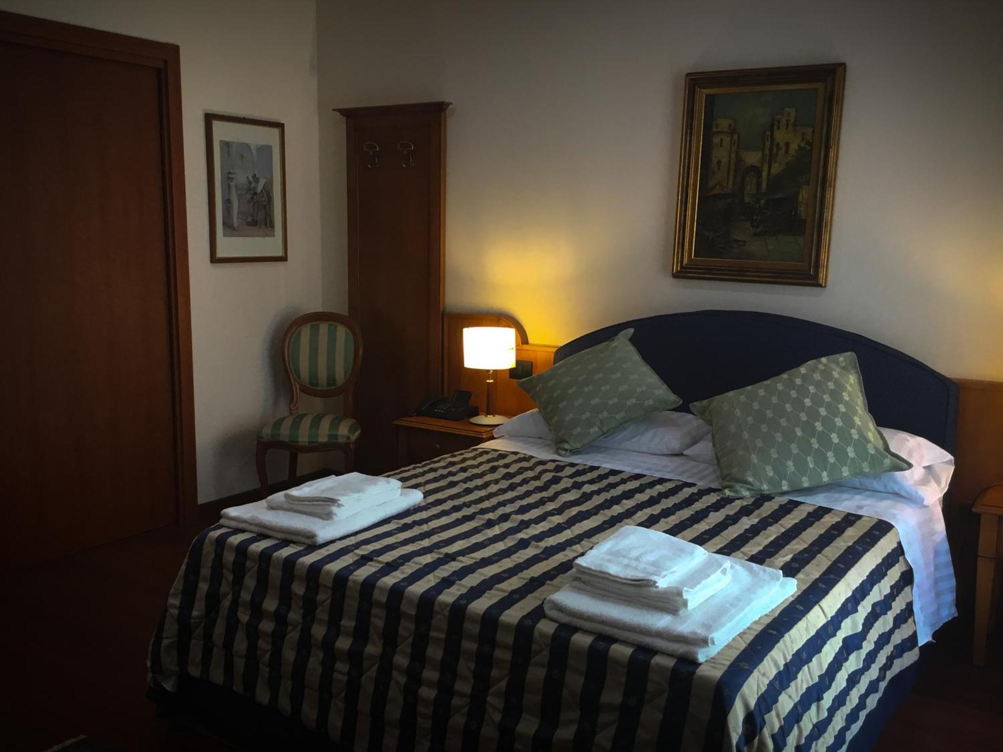 Hotel Erania à Sala Consilina Extérieur photo